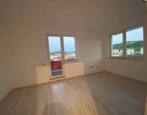 Lakás 3 szobák eladó on Floresti