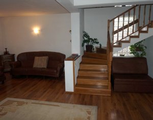 Maison 5 chambres à vendre dans Floresti