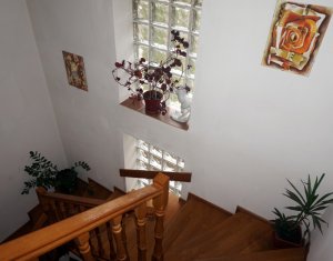 Maison 5 chambres à vendre dans Floresti