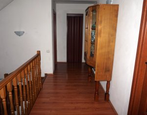Maison 5 chambres à vendre dans Floresti