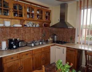 Maison 5 chambres à vendre dans Floresti