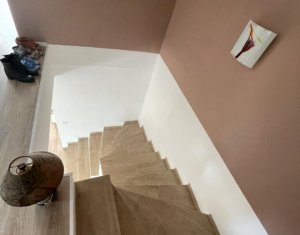 Maison 4 chambres à vendre dans Floresti, zone Centru