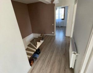 Maison 4 chambres à vendre dans Floresti, zone Centru