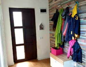 Maison 4 chambres à vendre dans Chinteni