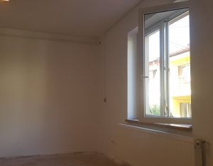 Birou 2 incaperi 45mp la curte, zona Politia Judeteana, str Traian