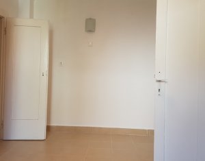 Birou 2 incaperi 45mp la curte, zona Politia Judeteana, str Traian