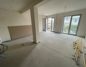 Maison 6 chambres à vendre dans Floresti
