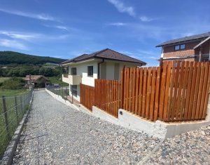 Maison 4 chambres à vendre dans Popesti, zone Centru