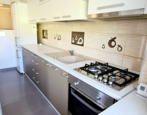 Lakás 3 szobák eladó on Floresti