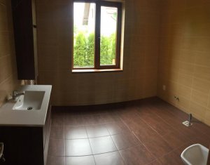 Maison 5 chambres à louer dans Floresti