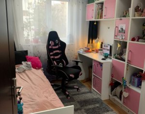 Appartement 4 chambres à vendre dans Cluj-napoca, zone Manastur