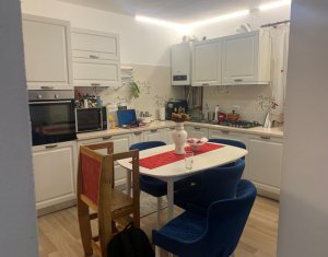 Lakás 4 szobák eladó on Floresti