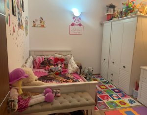 Lakás 4 szobák eladó on Floresti