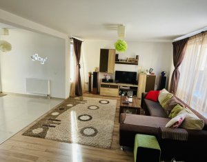 Maison 4 chambres à vendre dans Floresti