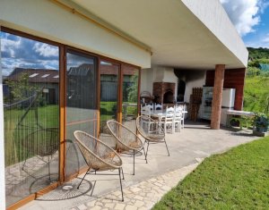 Ház 6 szobák eladó on Sannicoara