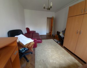 Appartement 4 chambres à louer dans Cluj-napoca, zone Plopilor