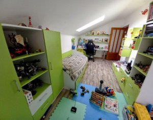 Ház 5 szobák kiadó on Floresti, Zóna Centru