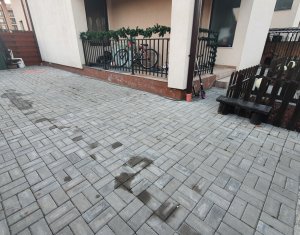 Ház 4 szobák kiadó on Floresti