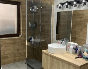 Maison 4 chambres à vendre dans Floresti