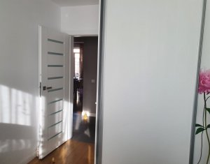 Ház 4 szobák eladó on Floresti, Zóna Centru