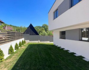 Maison 4 chambres à vendre dans Floresti