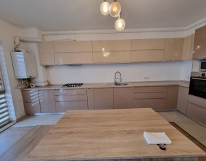 Appartement 3 chambres à vendre dans Cluj-napoca, zone Intre Lacuri