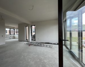 Maison 5 chambres à vendre dans Chinteni