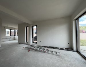 Maison 5 chambres à vendre dans Chinteni, zone Centru