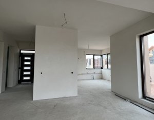 Maison 5 chambres à vendre dans Chinteni, zone Centru