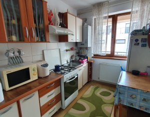Appartement 3 chambres à louer dans Floresti