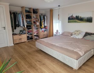 Maison 6 chambres à vendre dans Salicea, zone Centru