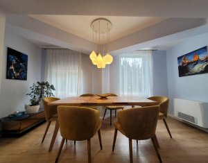 Maison 6 chambres à vendre dans Salicea, zone Centru