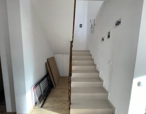 Maison 4 chambres à louer dans Campenesti, zone Centru