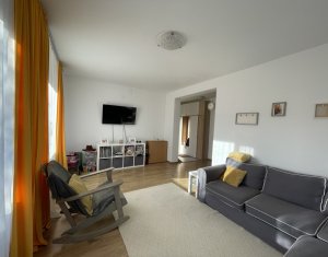 Maison 4 chambres à louer dans Campenesti, zone Centru