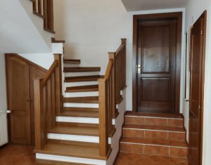 Maison 4 chambres à vendre dans Salicea, zone Centru