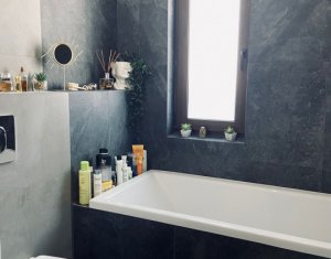 Appartement 3 chambres à vendre dans Floresti, zone Centru