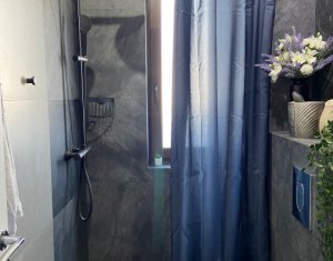 Appartement 3 chambres à vendre dans Floresti, zone Centru