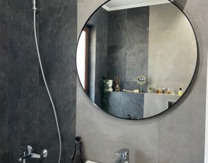 Appartement 3 chambres à vendre dans Floresti, zone Centru