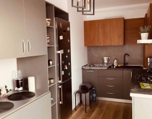 Appartement 3 chambres à vendre dans Floresti, zone Centru
