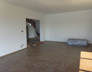 Maison 5 chambres à vendre dans Sannicoara