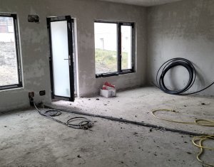 Maison 4 chambres à vendre dans Chinteni