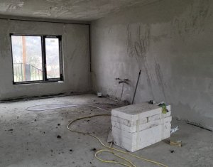 Maison 4 chambres à vendre dans Chinteni