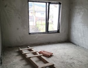 Maison 4 chambres à vendre dans Chinteni