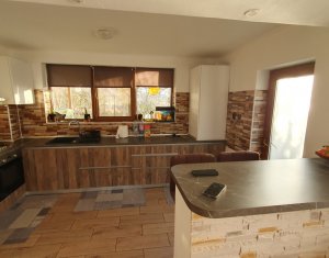 Maison 4 chambres à vendre dans Floresti