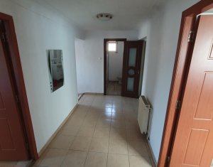 Maison 3 chambres à vendre dans Floresti