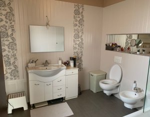 Maison 4 chambres à vendre dans Floresti