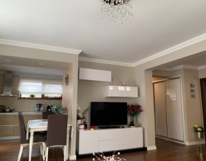 Maison 4 chambres à vendre dans Floresti