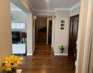 Maison 4 chambres à vendre dans Floresti