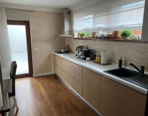 Maison 4 chambres à vendre dans Floresti