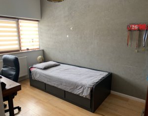 Maison 4 chambres à vendre dans Floresti